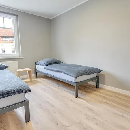 2b 3 43,06qm Newly Renovated, 5 Beds * שוודט