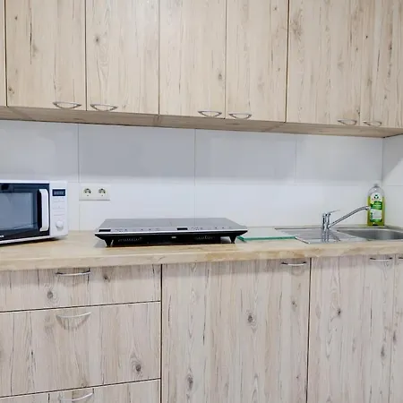 2b 3 43,06qm Newly Renovated, 5 Beds *