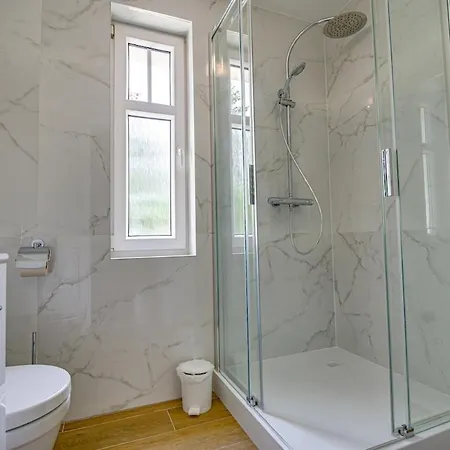 2b 3 43,06qm Newly Renovated, 5 Beds