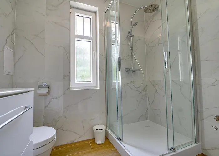 2b 3 43,06qm Newly Renovated, 5 Beds